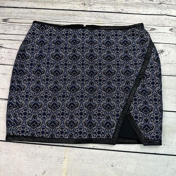 Express Dresses & Skirts - EXPRESS Womens Black Blue Geometric Faux Leather Trim Mini Skirt Size 6